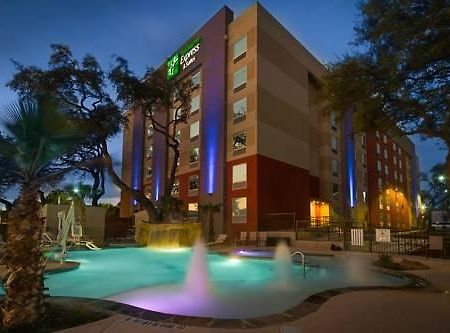 H I Express & Suites San Antonio Medical-Six Flags エクステリア 写真