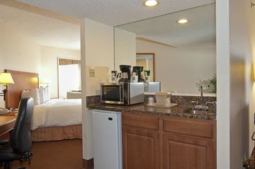 H I Express & Suites San Antonio Medical-Six Flags エクステリア 写真